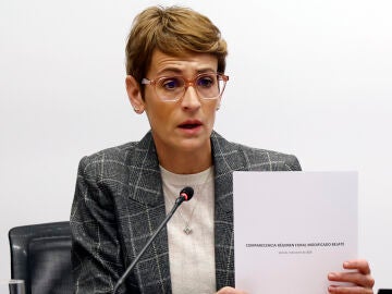 PAMPLONA, 09/01/2026.- La presidenta de Navarra, Mar&iacute;a Chivite, ha negado este viernes que los sobrecostes recogidos en el modificado de las obras de los t&uacute;neles de Belate respondan a directrices pol&iacute;ticas. As&iacute; lo ha hecho en la Comisi&oacute;n de R&eacute;gimen Foral del Parlamento foral, donde, acompa&ntilde;ada de los consejeros de Econom&iacute;a y Hacienda, Jos&eacute; Luis Arasti, y el de Cohesi&oacute;n Territorial, &Oacute;scar Chivite, ha explicado que "se est&aacute;n evidenciando distintos criterios t&eacute;cnicos, pero igualmente ning&uacute;n inte...