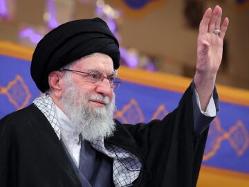 Jamenei denuncia que Trump instiga las protestas con las manos manchadas "de la sangre de mil iran&iacute;es"