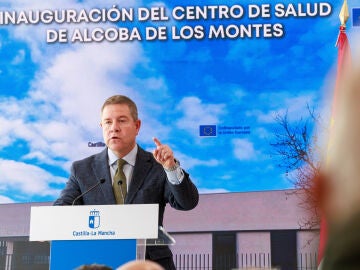 El presidente regional, Emiliano Garc&iacute;a-Page, inaugura, el nuevo Centro de Salud de Alcoba de los Montes. REMITIDA / HANDOUT por DAVID ESTEBAN GONZALEZ/JCCM Fotograf&iacute;a remitida a medios de comunicaci&oacute;n exclusivamente para ilustrar la noticia a la que hace referencia la imagen, y citando la procedencia de la imagen en la firma 09/01/2026