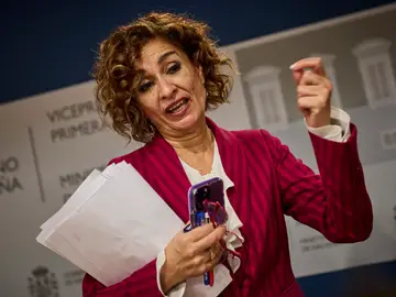 La vicepresidenta y ministra de Hacienda, María Jesús Montero, durante la rueda de prensa que ha ofrecido este La vicepresidenta y ministra de Hacienda, María Jesús Montero, durante la rueda de prensa que ha ofrecido este viernes en Madrid para presentar la propuesta del nuevo modelo de financiación autonómica. © Alberto R. Roldán / Diario La Razón. 09 01 2026