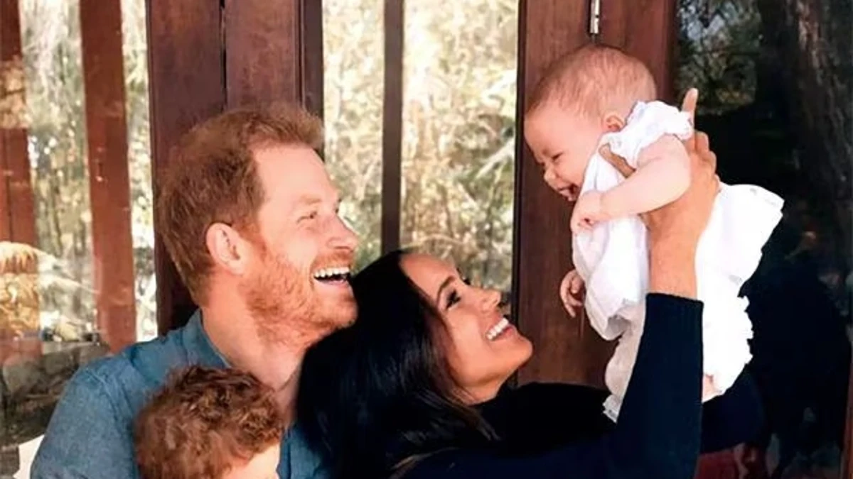 Meghan Markle y el príncipe Harry presentaron a Lilibet en 2021 a través de su tarjeta navideña.