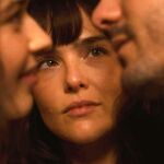 Zoey Deutch, Jonah Hauer-King y Ruby Cruz protagonizan 'Un juego de tres'