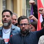 El vicepresidente de Navarra, Javier Rem&iacute;rez, junto con el exsecretario de Organizaci&oacute;n del PSOE, Santos Cerd&aacute;n