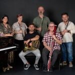 Imagen de los cinco profesores de la ROSS junto a la pianista invitada Auxiliadora Gil