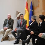 Pedro S&aacute;nchez se re&uacute;ne con asociaciones de v&iacute;ctimas de abusos sexuales en la Iglesia Cat&oacute;lica