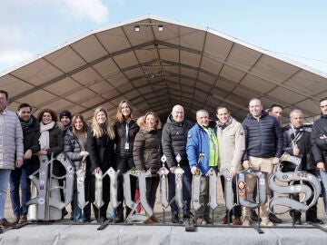 El presidente de la Diputaci&oacute;n Provincial, Conrado &Iacute;scar, el alcalde de Valladolid, Jes&uacute;s Julio Carnero, la consejera de Agricultura, Mar&iacute;a Gonz&aacute;lez, la delegada territorial, Rquel Alonso, y parte de los concejales y diputados asisten a la concentraci&oacute;n motera invernal internacional Ping&uuml;inos 2026 Valladolid.