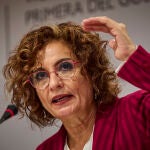 La vicepresidenta y ministra de Hacienda, Mar&iacute;a Jes&uacute;s Montero, durante la rueda de prensa que ha ofrecido este