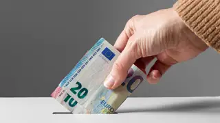 Imagen dos billetes juntos: uno de 10 y otro de 20 euros Imagen dos billetes juntos: uno de 10 y otro de 20 euros