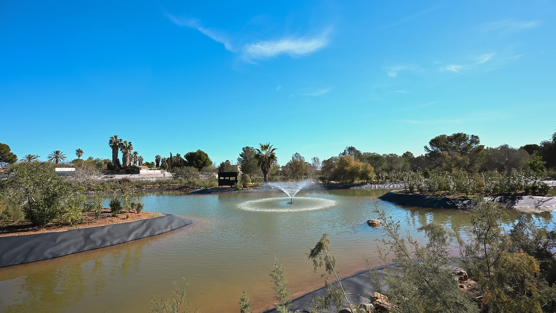 Vista del parque "El Boticario" renovado por la Junta