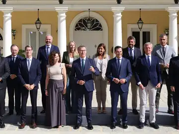 Feijóo cita a sus 'barones' en Zaragoza el 18 de enero para hacer un frente común contra la financiación de Sánchez Feijóo cita a sus 'barones' en Zaragoza el 18 de enero para hacer un frente común contra la financiación de Sánchez