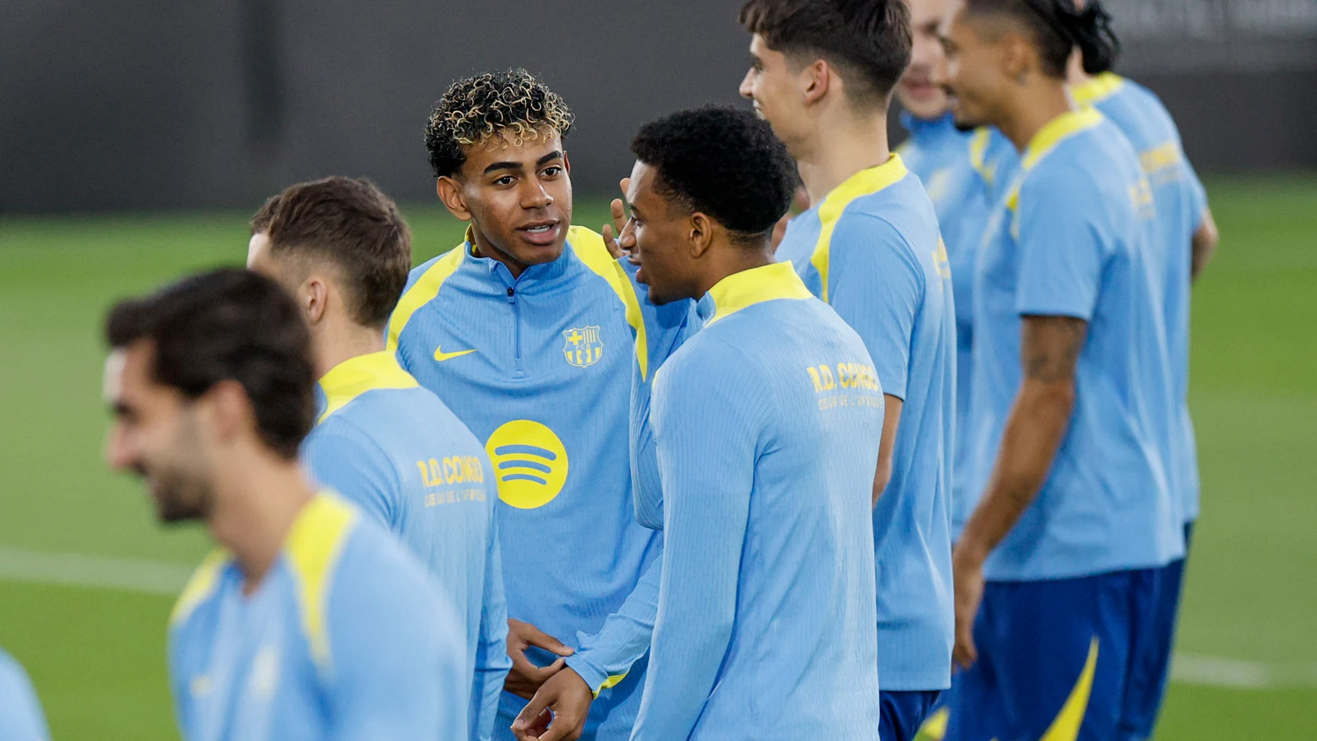 YEDA (ARABIA SAUDÍ), 10/01/2026.- El delantero del FC Barcelona Lamine Yamal participa en un entrenamiento del equipo este sábado en Yeda, Arabia Saudí, un día antes de la final de la Supercopa de España entre el FC Barcelona y el Real Madrid. EFE/ Kai Försterling