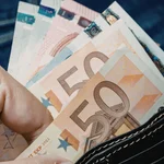 La Seguridad Social lo deja claro: estos son los únicos casos en los que puedes exigir el pago en efectivo de tu nómina