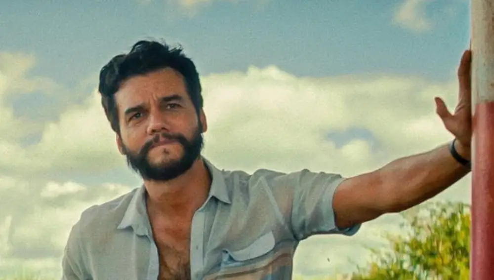 Kleber Mendonça Filho dirige y Wagner Moura, en la imagen, protagoniza 'El agente secreto'