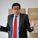 Óscar López critica que Ayuso "quite recursos" de residencias para pagar a grupos que "hacen negocio" con su pareja Óscar López critica que Ayuso "quite recursos" de residencias para pagar a grupos que "hacen negocio" con su pareja