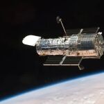 La NASA alerta de que el Hubble podr&iacute;a estrellarse en la Tierra antes de lo esperado y con riesgo para personas.