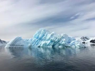 Un nuevo mapa revela características del paisaje cubierto de hielo de la Antártida Un nuevo mapa revela características del paisaje cubierto de hielo de la Antártida