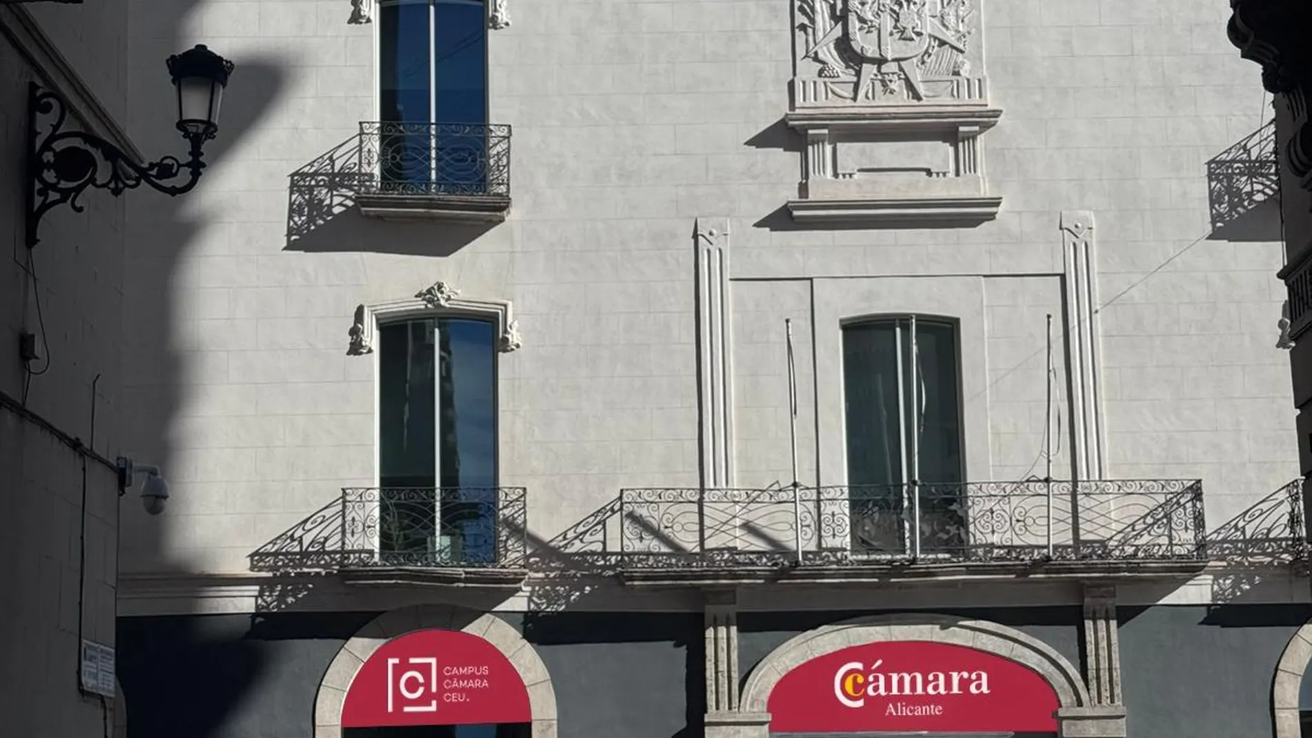 Imagen del antiguo Hotel Palas, en el que estará de nuevo la sede de la Cámara de Comercio de Alicante