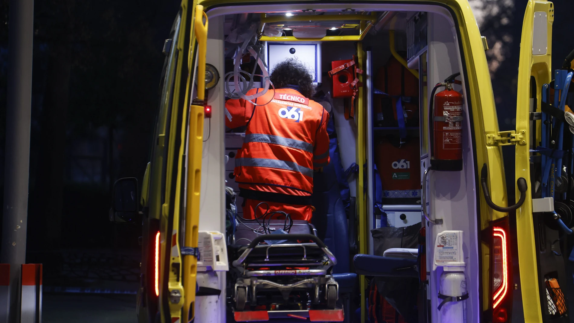 Una ambulancia en el hospital Reina Sofía de Córdoba tras el accidente ferroviario