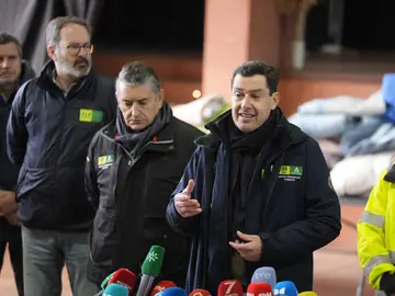 El presidente de la Junta de Andalucía, Juanma Moreno, en Adamuz El presidente de la Junta de Andalucía, Juanma Moreno, en Adamuz