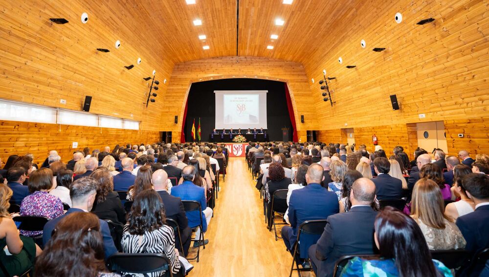 El Colegio San Juan Bosco destaca por más de cinco décadas de experiencia docente, instalaciones modernas y resultados académicos sólidos.