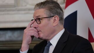 London (United Kingdom), 20/01/2026.- UK Prime Minister Keir Starmer speaks with Indonesian President Prabowo Subianto (not pictured) during their meeting at 10 Downing Street in London, Britain, 20 January 2026. (Reino Unido, Londres) EFE/EPA/JOSE SARMENTO MATOS / POOL 