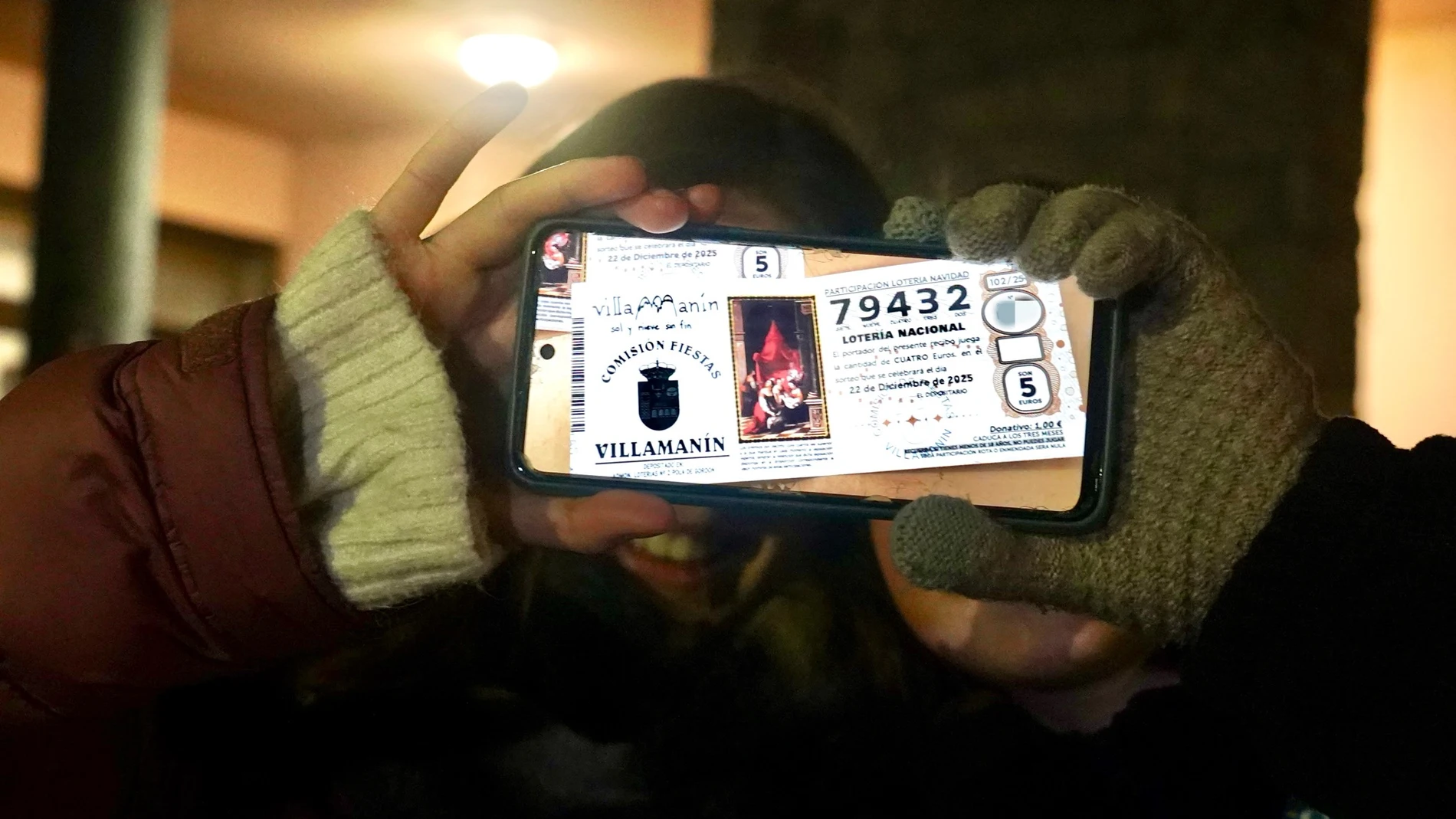 Una afortunada con una papeleta del Gordo en Villamanín