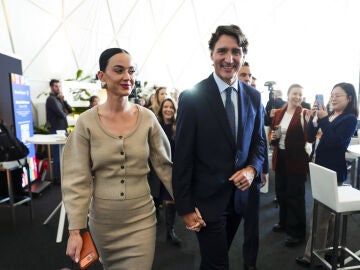 Katy Perry y Justin Trudeau en el Foro Econ&oacute;mico Mundial