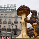 La madrile&ntilde;a escultura El Oso y el Madro&ntilde;o reinterpretada por el artista mexicano C&eacute;sar Menchaca con motivo de la Feria Internacional de Turismo Fitur 