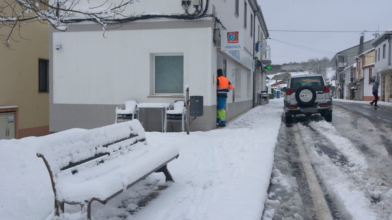 Temporal Evolution: AEMET Weather Alert - Snow and Road Impacts - News Directory 3