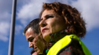 Pedro Sánchez y María Jesús Montero en la zona cero del accidente de tren en Adamuz