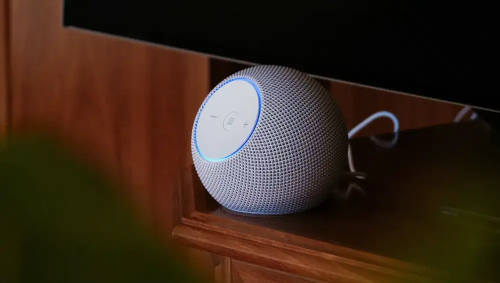Este Echo Dot Max tiene un diseño muy elegante