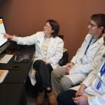 El equipo del grupo de Investigación de Microbioma del VHIR comentando los resultados del estudio El equipo del grupo de Investigación de Microbioma del VHIR comentando los resultados del estudio