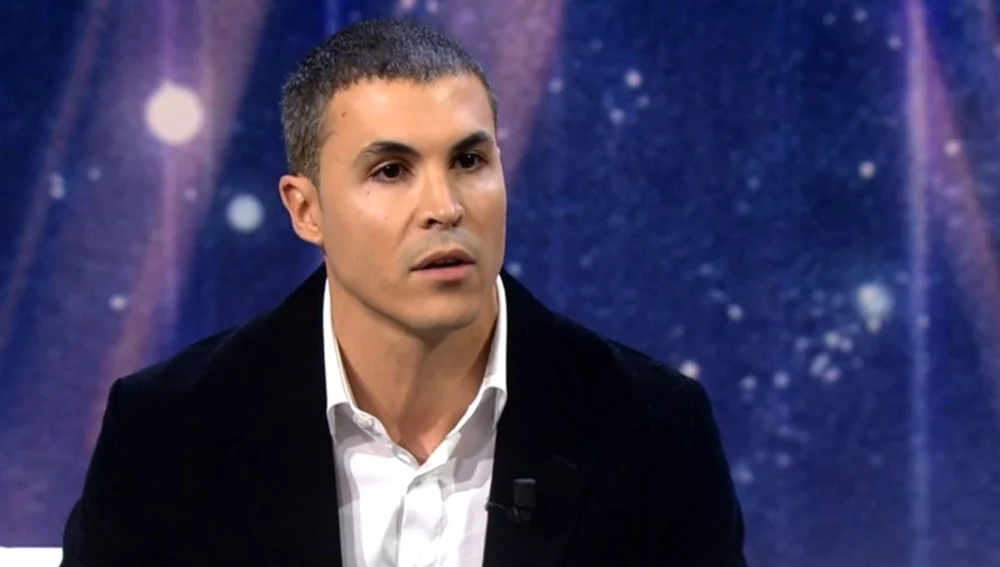 Kiko Jiménez siente “vergüenza” al ver la detención de su padre que le remueven su cruda infancia