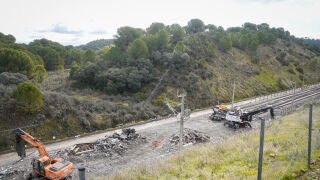 Trabajos de limpieza en las vías, seis días después del siniestro ferroviario ocurrido en Adamuz. GUILLERMO MORALES-EUROPA PRESS 24/01/2026