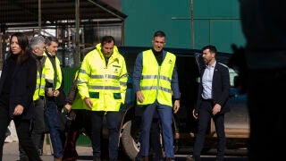 Accidente de tren en Adamuz. Pedro Sánchez visita la zona cero acompañado de Óscar Puente 