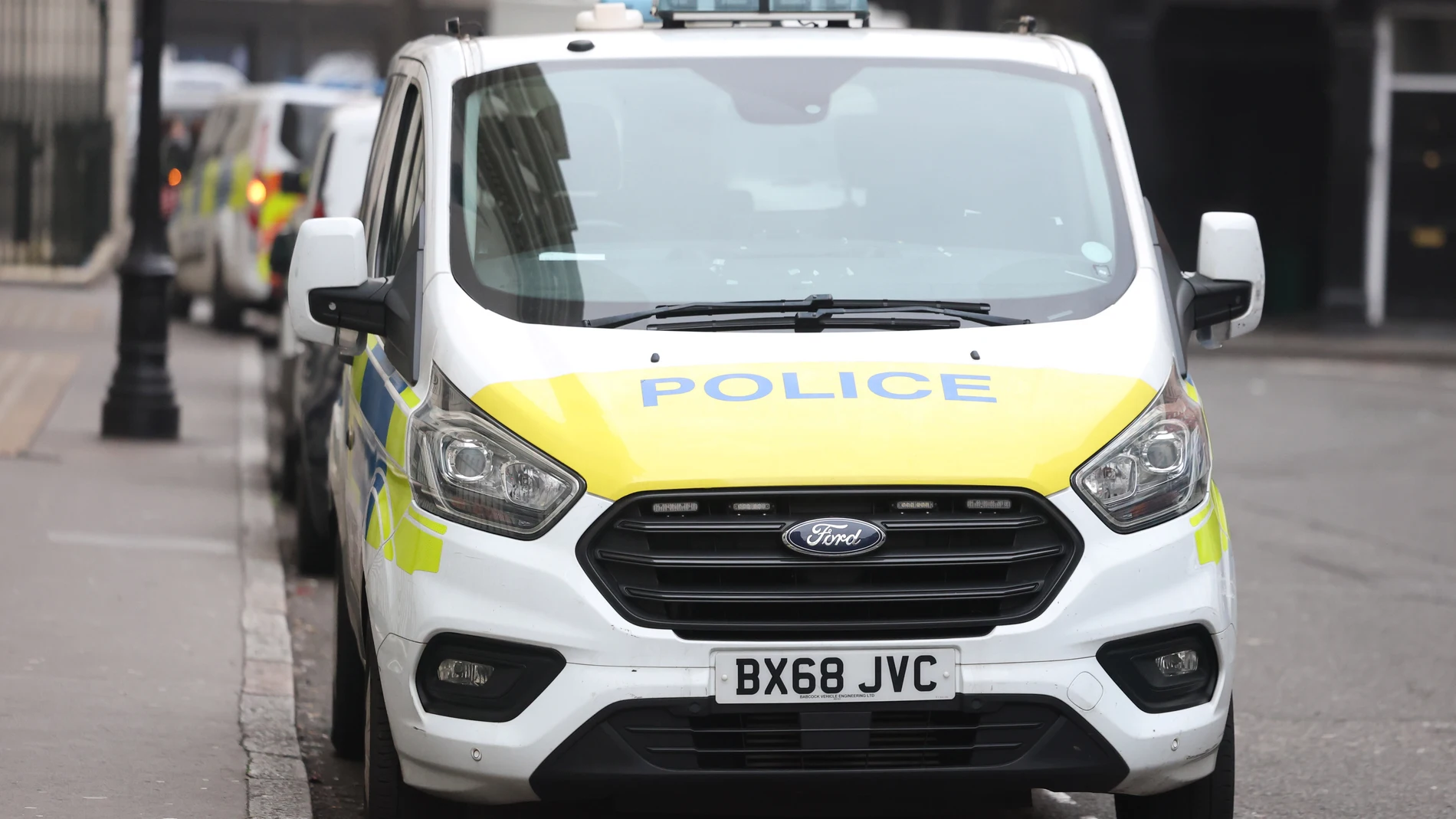 London (United Kingdom), 26/01/2026.- A police van drives in London, Britain, 26 January 2026. UK Home Secretary Shabana Mahmood is to announce plans to reform policing cutting the number of forces from its current level of 43, and shifting focus on serious and organised crime. (Reino Unido, Londres) EFE/EPA/NEIL HALL