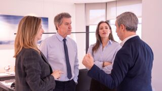 Núñez Feijóo, ayer en Génova, con Juan Bravo y las portavoces del PP en el Congreso y el Senado 