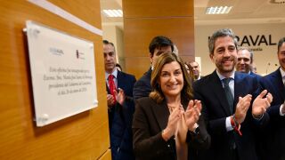 La presidenta del Gobierno de Cantabria, María José Sáenz de Buruaga, y el presidente de Iberaval, César Pontvianne, inauguran la nueva sede en Santander