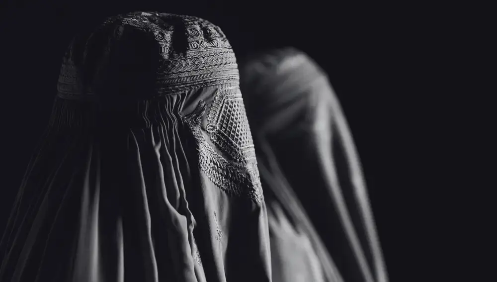 "Las voces que no pueden callarse", la campaña que denuncia el silenciamiento de mujeres en Afganistán