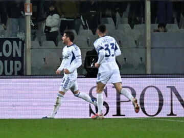 Florence (Italy), 27/01/2026.- Como's midfielder Sergi Roberto celebrate after scoring the 1-1 goal during Italian Cup round of 16 soccer match between Acf Fiorentina vs Como 1907 at Artemio Franchi Stadium in Florence, Italy, 27 January 2026. (Italia, Florencia) EFE/EPA/CLAUDIO GIOVANNINI 
