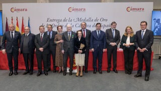 Autoridades presentes en Burgos, encabezadas por Mañueco y con la presencia de Page, Rajoy, Sen, Garamendi,Bonet o Ayala y la familia