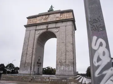 Arco de la Victoria de Moncloa Arco de la Victoria, conocido popularmente también como Puerta de la Moncloa