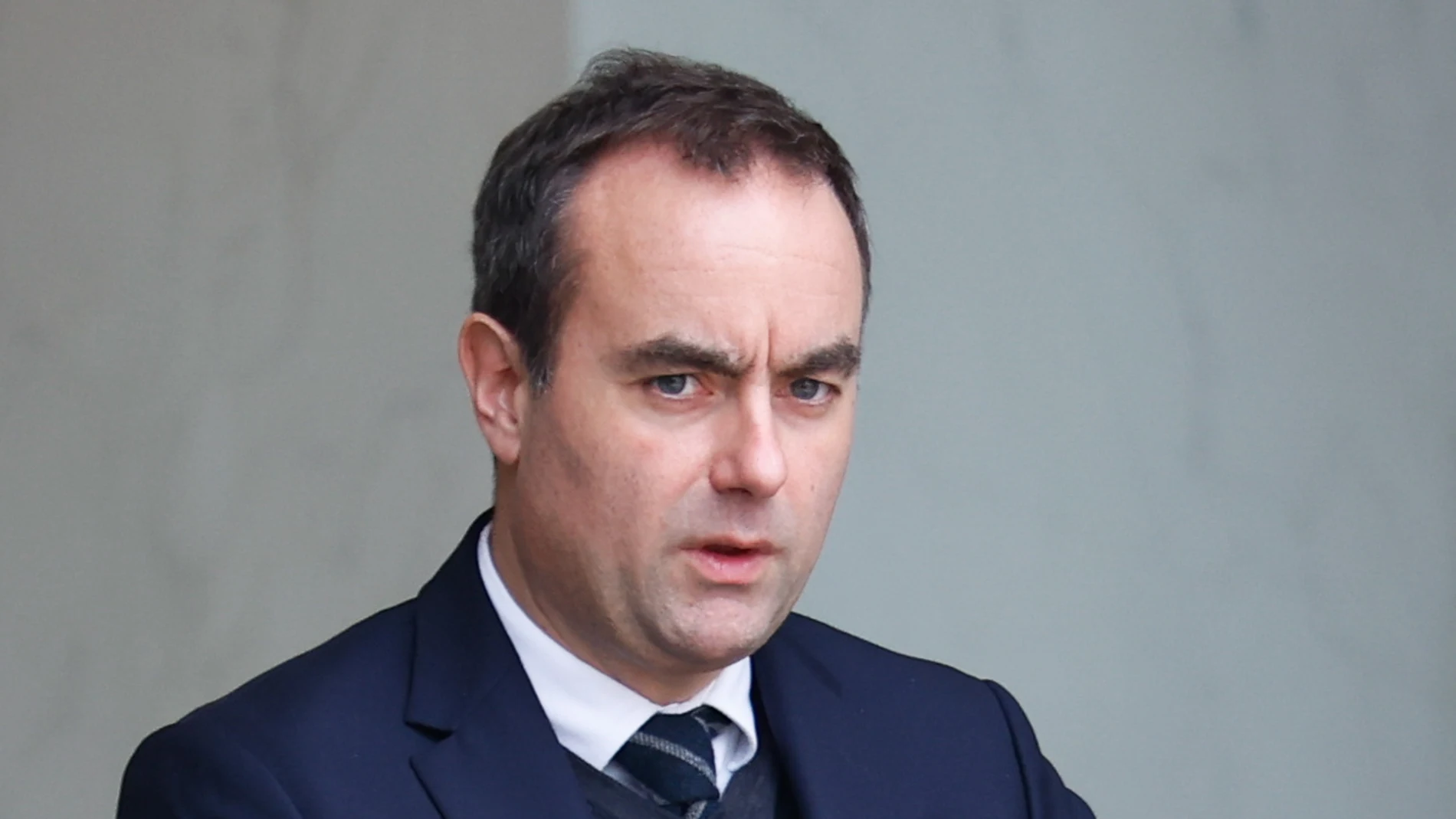 Paris (France), 28/01/2026.- French Prime Minister Sebastien Lecornu leaves the Elysee Palace after a Cabinet meeting in Paris, France, 28 January 2026. (Francia) EFE/EPA/Mohammed Badra