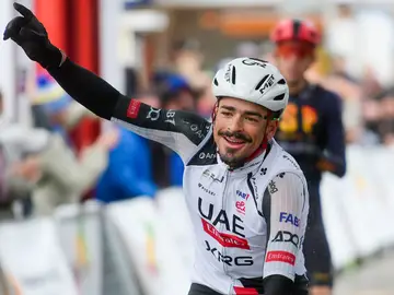 Challenge Ciclista Mallorca CALVIÁ (MALLORCA), 28/01/2026.-El ciclista Antonio Morgado, del equipo UAE Team Emirates, entra vencedor en meta de la primera prueba Calviá - Palmanova de la XXXV Garden Hotels-Luxcom Challenge Ciclista Mallorca, este miércoles. EFE/ Miquel A. Borràs