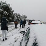 Atascos en el tr&aacute;fico y el transporte p&uacute;blico por la nevada en el norte y oeste de Madrid