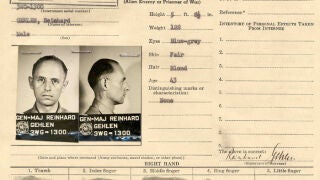 Ficha policial del oficial nazi Reinhard Gehlen que encarna el mejor ejemplo de cómo los colaboradores de Hitler fueron reciclados por la URSS y EE UU