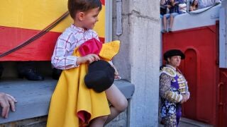 Niño en una corrida de toros