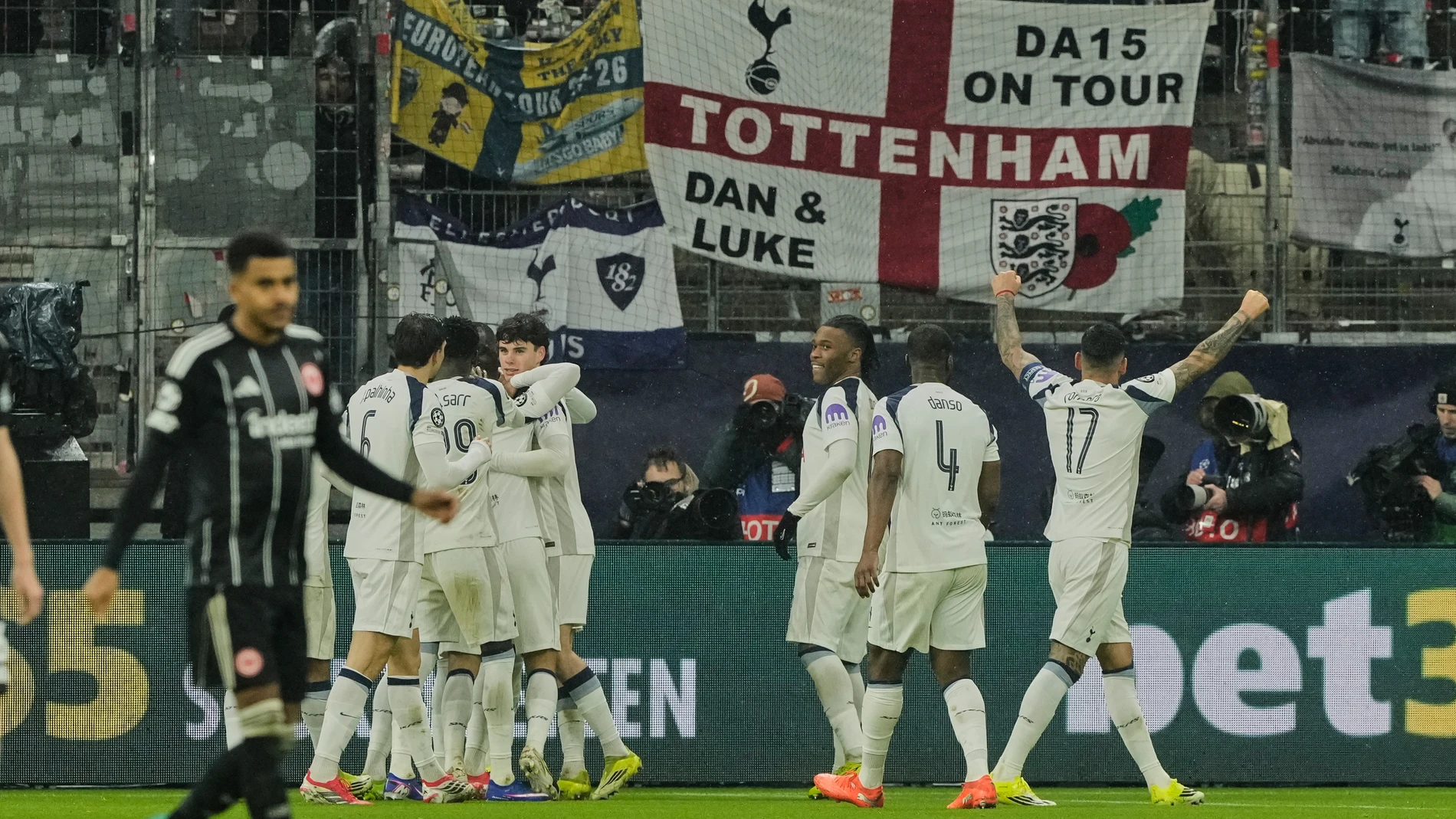 Tottenham's players celebrate their side's opening goal during the Champions League opening phase soccer match between Eintracht Frankfurt and Tottenham Hotspurs in Frankfurt, Germany, Wednesday, January. 28, 2026. (AP Photo/Michael Probst)