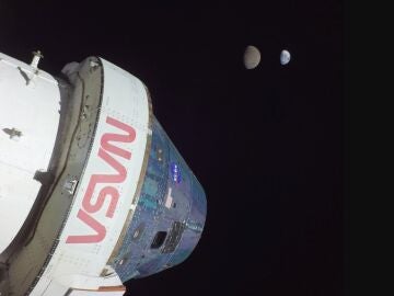 Orion en el espacio durante la misi&oacute;n Artemis I.