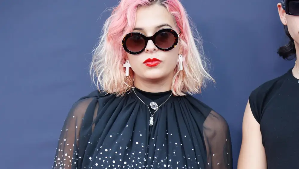 Dora Postigo y Nicolás Martos, nueva pareja sorpresa. Las familias de Raphael y Miguel Bosé, unidas por el amor